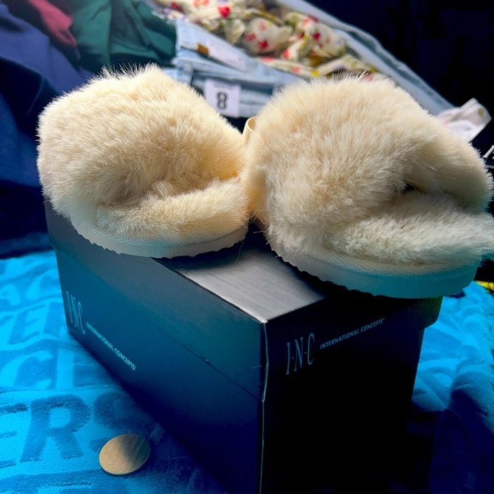 Inc Girl furry slides with elastic strap size 13-1